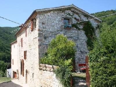 Landhaus zu verkaufen in Italien - Marche - Arcevia -  340.000