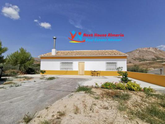 Villa te koop in Spanje - Andalusi - Almera - Velez-Blanco -  215.000