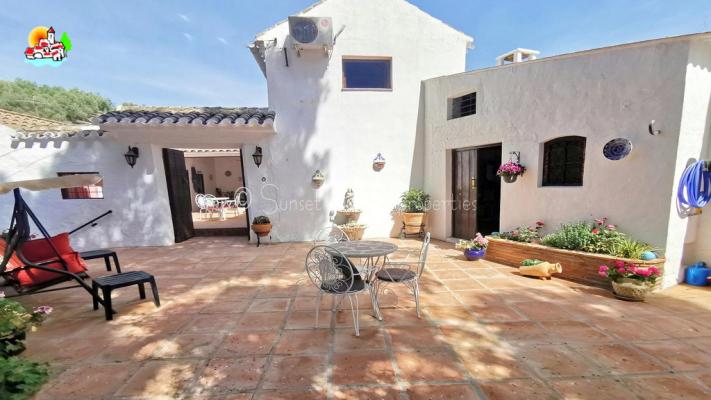 Landhuis te koop in Spanje - Andalusi - Crdoba - Iznajar -  275.000
