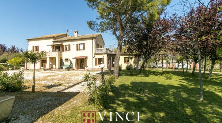 Villa te koop in Itali - Marken / Marche - Camporotondo di Fiastrone -  365.000
