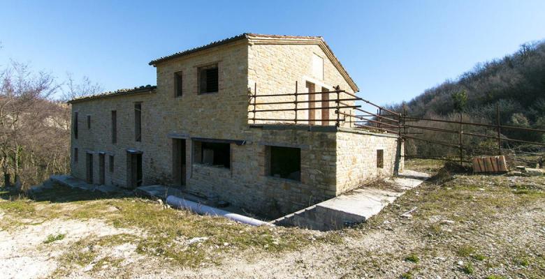 Renovatie-object te koop in Itali - Marken / Marche - Monte San Martino -  295.000