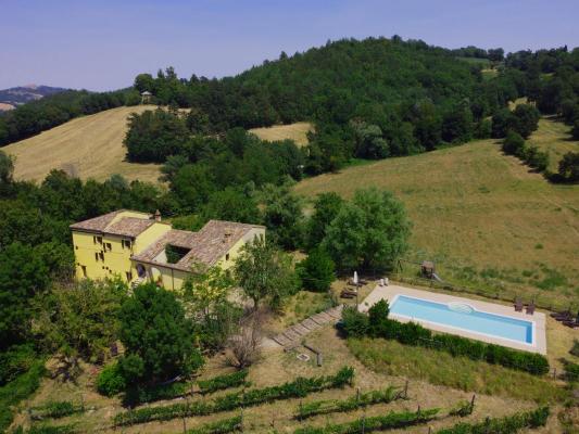 Landhuis te koop in Itali - Marken / Marche - Sarnano -  545.000