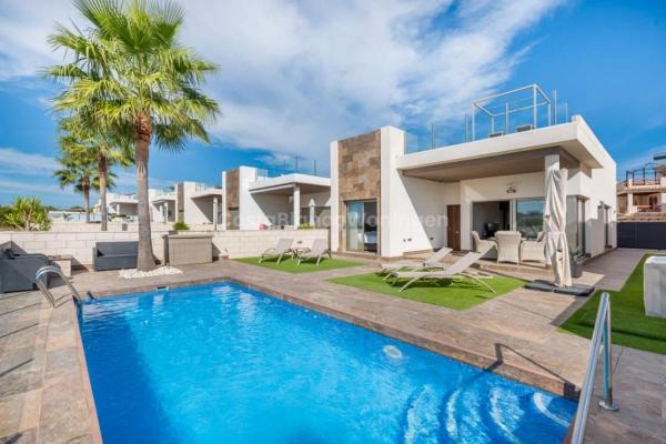 Villa te koop in Spanje - Valencia (Regio) - Costa Blanca - Orihuela Costa -  425.000