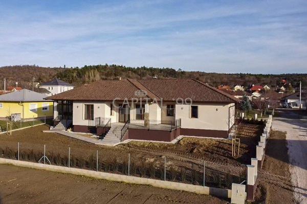Villa te koop in Hongarije - Pannonia (West) - Balaton - Gyenesdias -  585.000