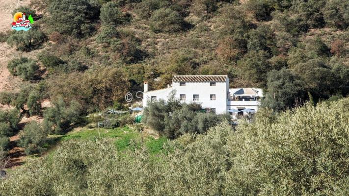 (Woon)boerderij te koop in Spanje - Andalusi - Crdoba - Iznajar -  375.000
