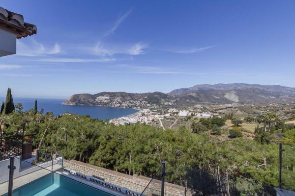 Villa te koop in Spanje - Andalusi - Costa Tropical - La Herradura -  1.500.000