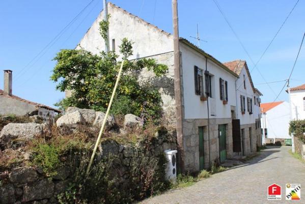Woonhuis te koop in Portugal - Coimbra - Tbua - zere -  70.000