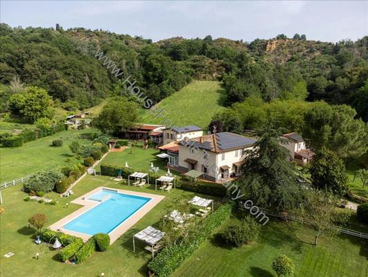 B & B / Hostal for sale in Italy - Tuscany - Valdarno - Montevarchi -  1.980.000