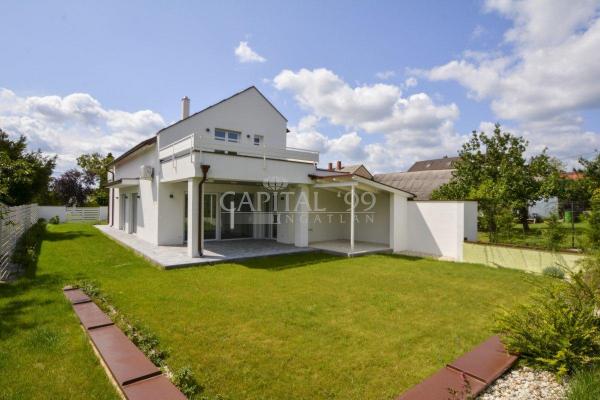 Villa for sale in Hungary - Pannonia (West) - Balaton - Vonyarcvashegy -  450.000