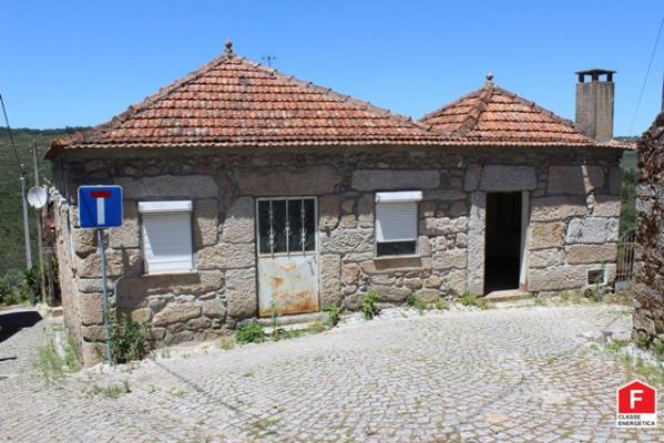 Woonhuis te koop in Portugal - Guarda - Seia - Girabolhos -  50.000