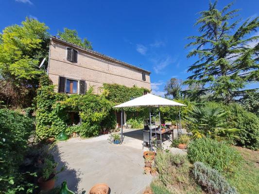 Landhaus zu verkaufen in Italien - Marche - Monte Vidon Corrado -  240.000