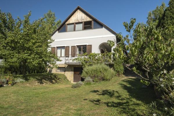 Villa te koop in Hongarije - Pannonia (West) - Balaton - Badacsonytrdemic -  245.000