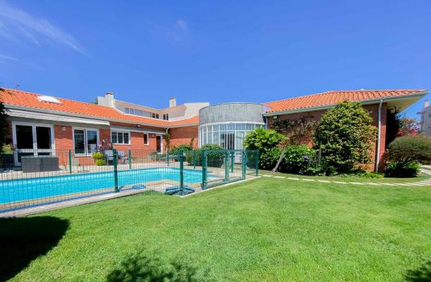 Villa te koop in Portugal - Porto - Vila Nova de Gaia - Gulpilhares -  1.000.000