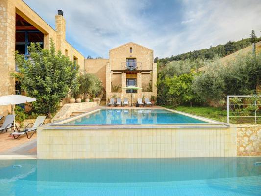Resort te koop in Griekenland - Kreta - Chania -  3.850.000