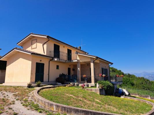 Villa zu verkaufen in Italien - Marche - montefiore dell`aso -  390.000