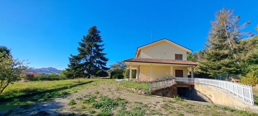 Villa for sale in Italy - Marche - Villa with sea view -  360.000