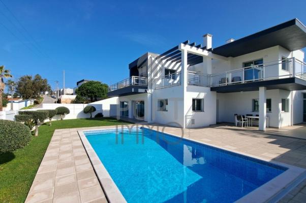 Villa te koop in Portugal - Leiria - Alcobaa - So Martinho do Porto -  550.000