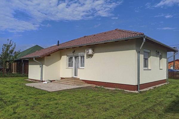 Villa for sale in Hungary - Pannonia (West) - Balaton - Balatonkerestur -  225.000