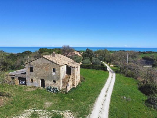 Country house for sale in Italy - Marche - Cupra Marittima -  330.000