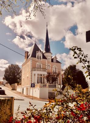 Maison de Caractre te koop in Frankrijk - Auvergne - Allier - Neris Les Bains -  599.000