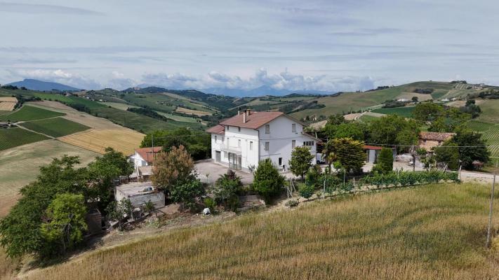 Country house for sale in Italy - Marche - carassai -  350.000