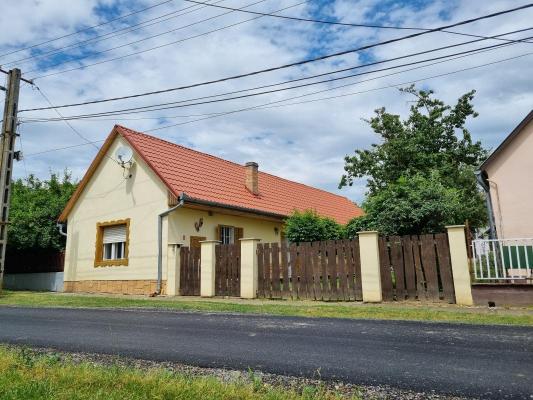 Hungary ~ Pannonia (West) ~ Baranya (Pcs) - Farm house