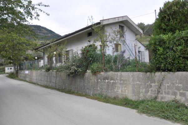 Itali ~ Abruzzen / Abruzzo - Woonhuis